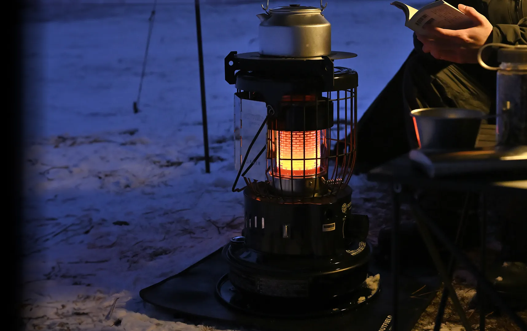 CORONA OUTFIELD特設ページ|NIGHT BLACK EDITION|小型対流形石油ストーブ